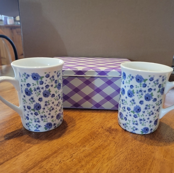 Teacups and tin - Picture 1 of 6